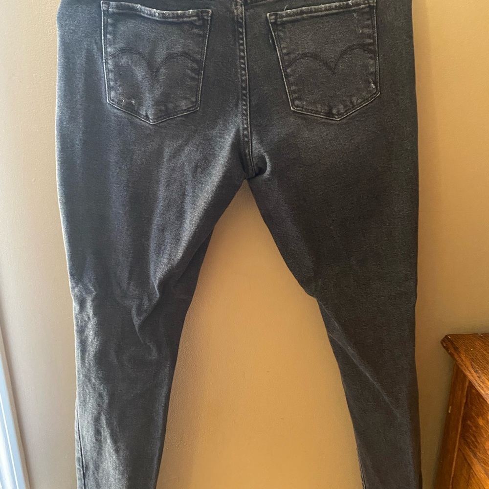 Women’s Levi Jeans